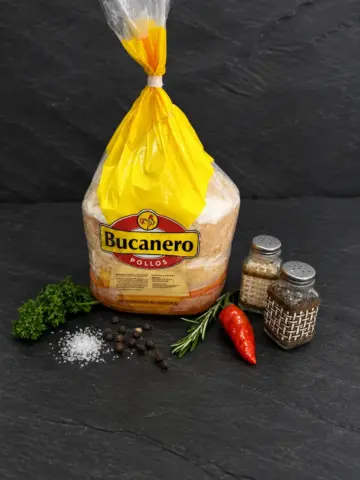 Pollo entero Bucanero - Carnes La Favorita